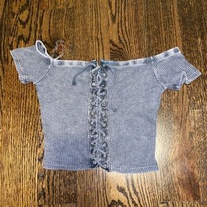 Off the shoulder crop top tie in middle